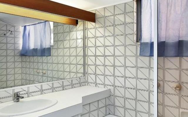 Monterey Lodge Unit 10, 27 Warne Terrace. Kings Beach