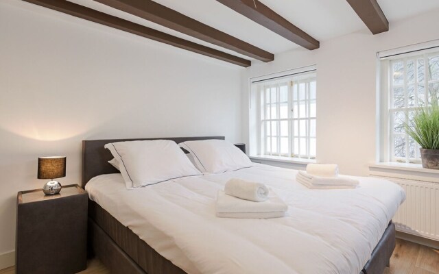 Canal Garden Apartment