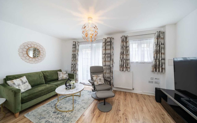 Charming 2-bedroom House in Northfleet