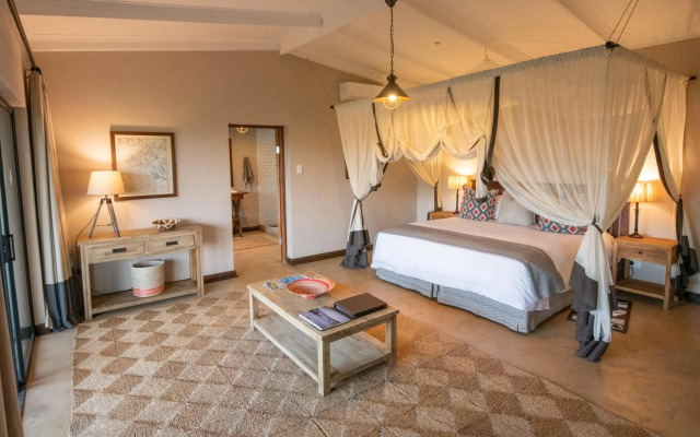 Fugitives' Drift Lodge