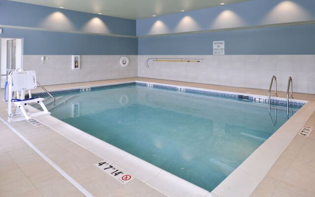 Holiday Inn Express & Suites Omaha Airport