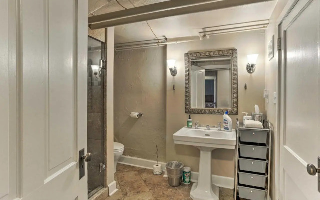 Yard & Grill: Centrally Located Denver Retreat!