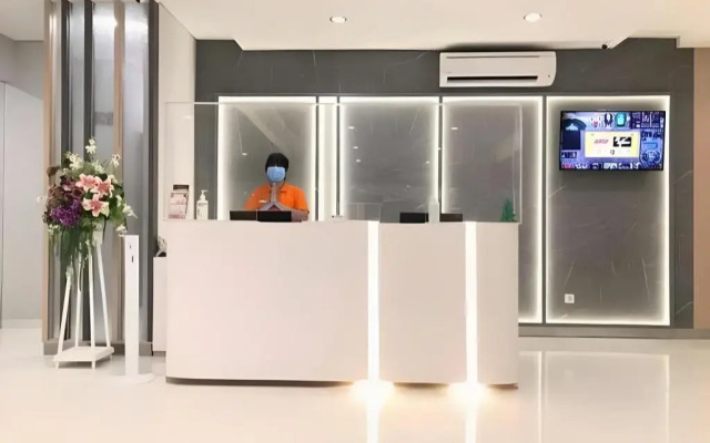 Front One Hotel Gresik