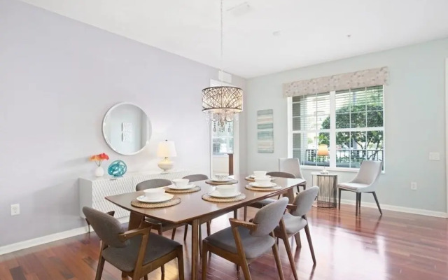 Luxury Oasis 3 Bedroom Condo by RedAwning