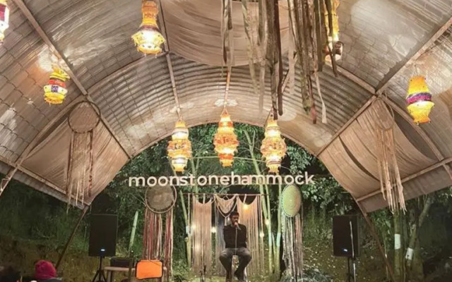 Moonstone Hammock Pawna