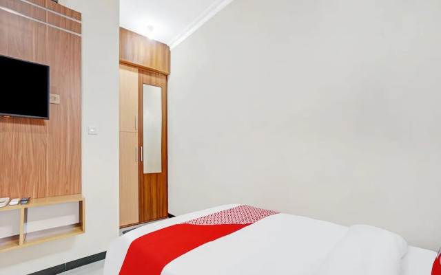 Avisha Guest House Syariah by OYO Rooms
