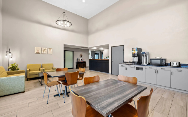 Super 8 by Wyndham Watertown WI