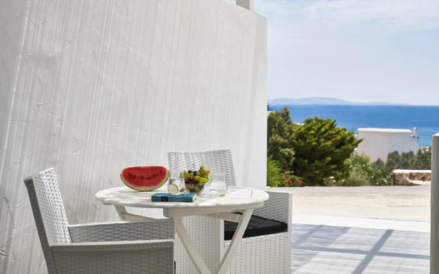 Mr & Mrs White Tinos