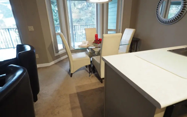 Clearview 803 2 Bedroom Condo by Redawning