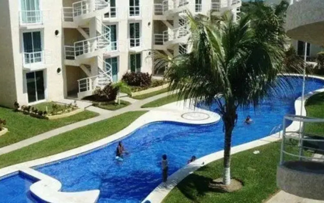 Departamento con dos recamaras, dos baños completos y amplia sala de TV a nivel de la Alberca en Acapulco Diamante, Precioso, Recién remodelado