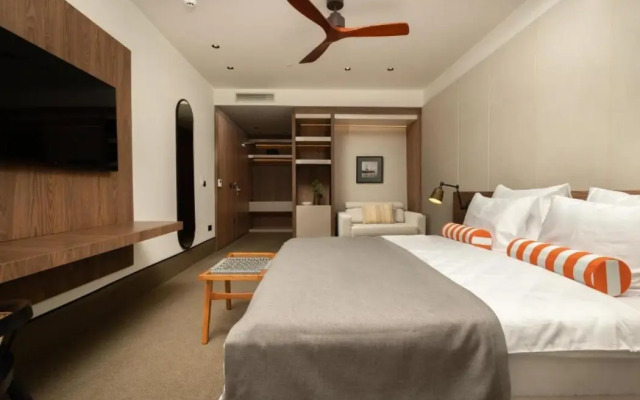 Infinity Hotel & More