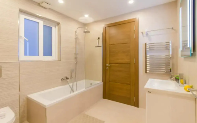 Modern Spacious apt 2mn to the sea Qawr