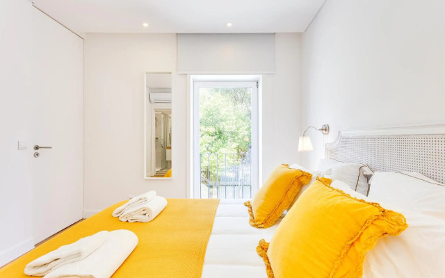 Wood Premium Downtown Apartment by DA'HOME