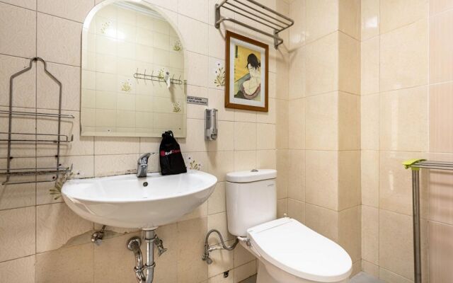 RedDoorz @ Mega Indah Villa Estate G16
