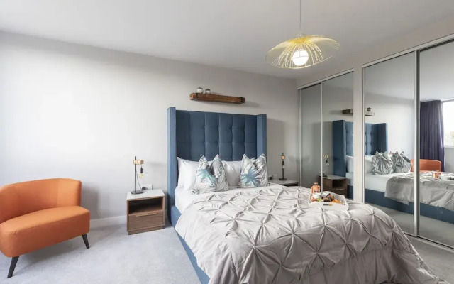 Elliot Oliver - Stunning 3 Bedroom Penthouse With Large Terrace And Parking