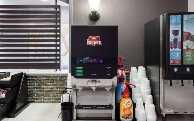 La Quinta Inn & Suites by Wyndham Olathe