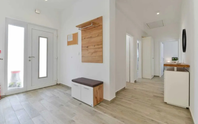 Vila Regina with pool