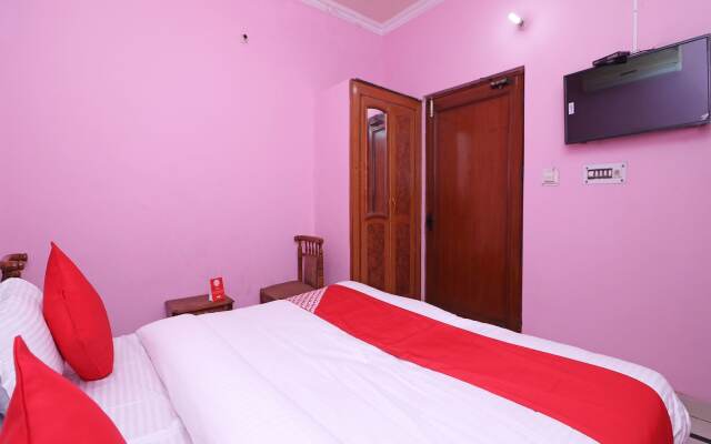 OYO 26906 Hotel Tarang