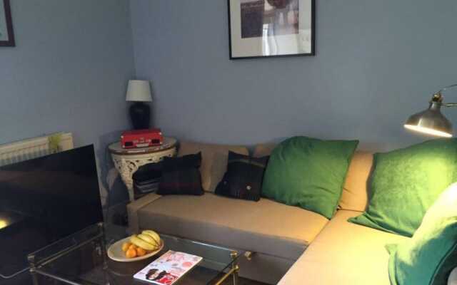 2 Bedroom Apartment In Central Edinburgh