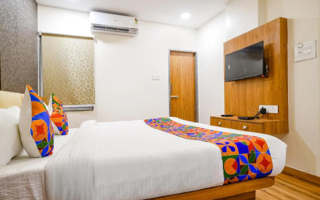 Fabhotel Woodlark Inn