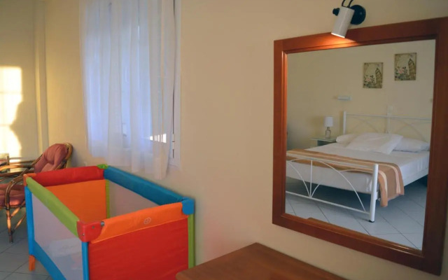 Papadatos Apts With Amazing View - 5mins from the beach