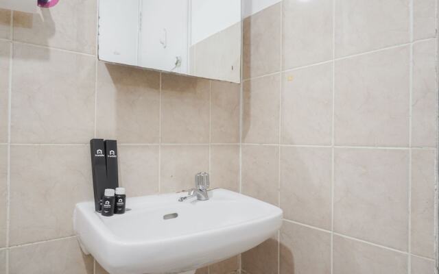 Comfort And Simply 2Br At Green Bay Pluit Apartment