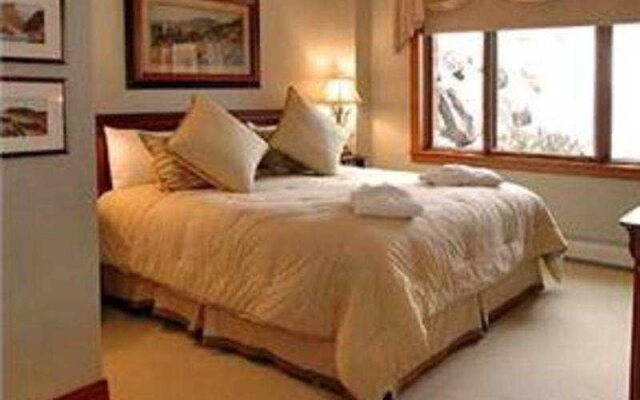 Snow Cloud Lodge