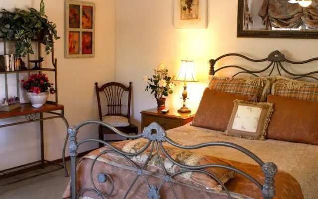 Honey Oak House at Laraneta Vineyards