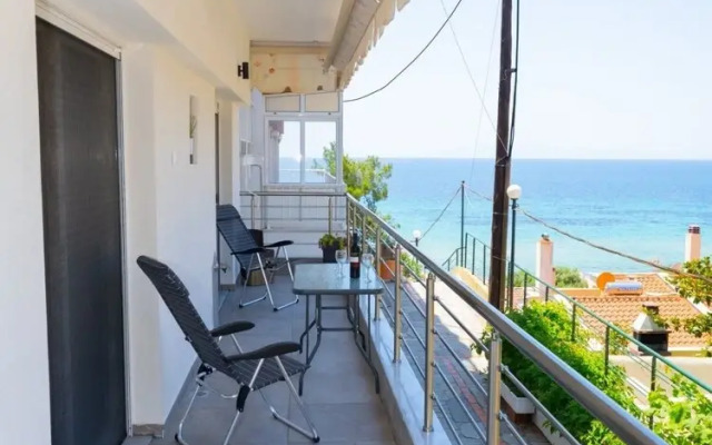 Zoe Seaview Apartment by Rentalspro