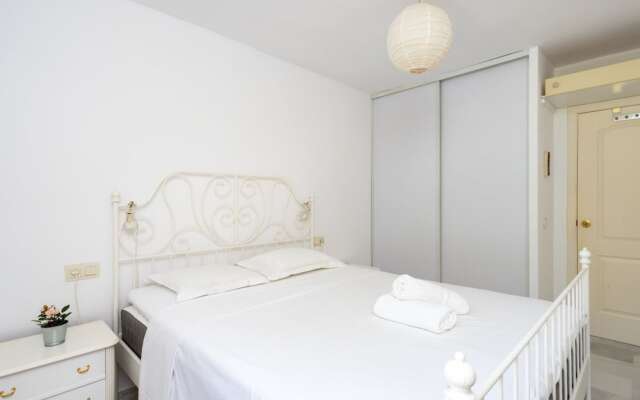 Apartment - 2 Bedrooms with Pool and WiFi - 107805