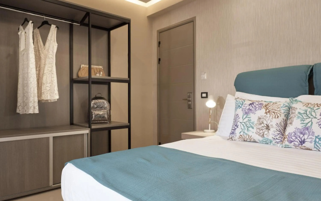 Koukounaria Hotel & Suites