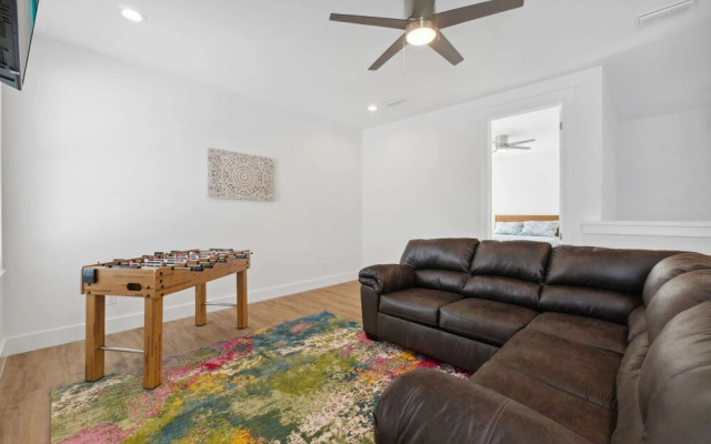 Blissful Getaway 4 BDR Whole Home Heated Pool!