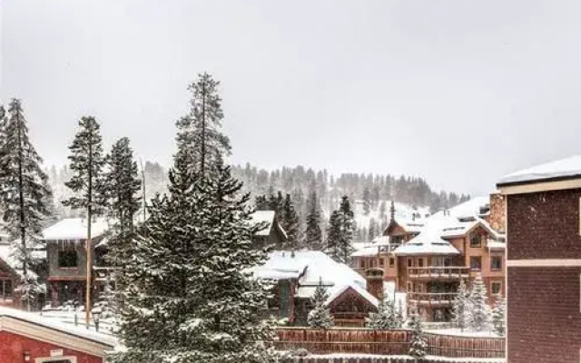 Ski Hill by Pinnacle Lodging