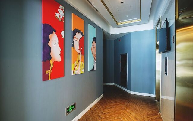 Magnotel Hotel of Wuhan Mei Yuan District subway station T-bridge