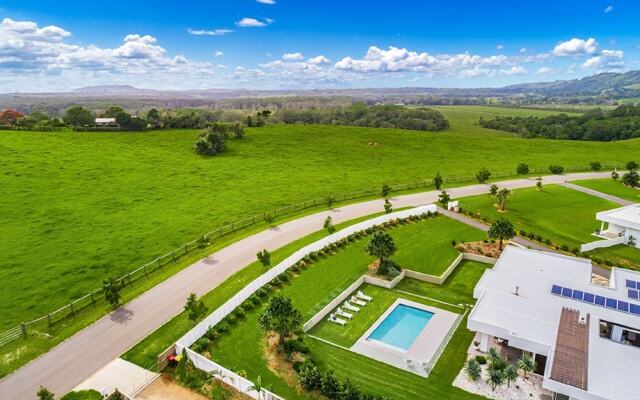 Your Luxury Escape - Scenic Vista