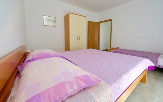 Apartment Aleksandra - 10 m from sea: A6 Bibinje, Zadar riviera