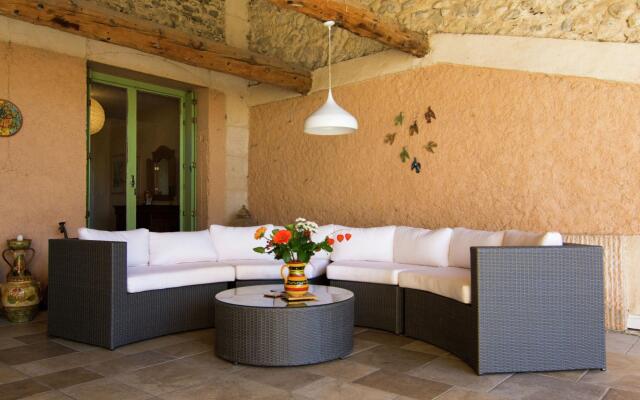 Lovely Holiday Home in Thézan-lès-Béziers near Town Centre