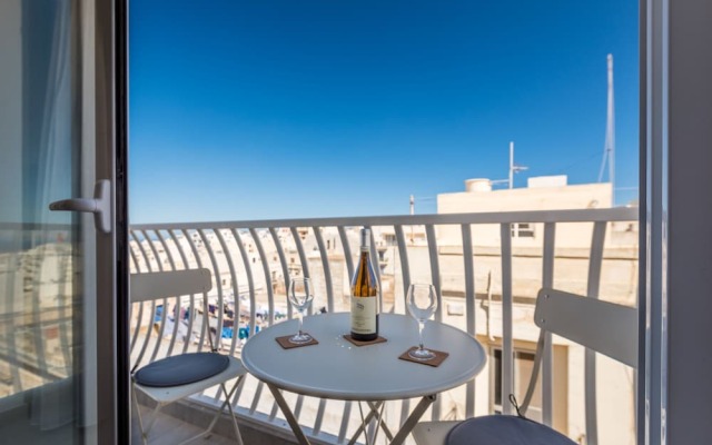 Yellow Pearl Apartments