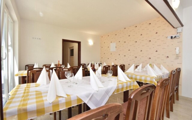 Beautiful Home in Stanici With Wifi and 2 Bedrooms