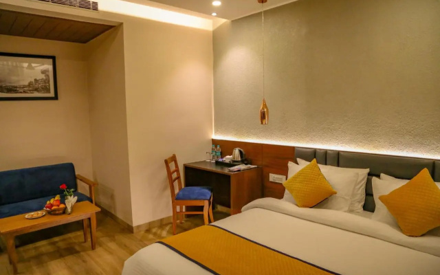 Four Leaf Hotel Sapphire Blue