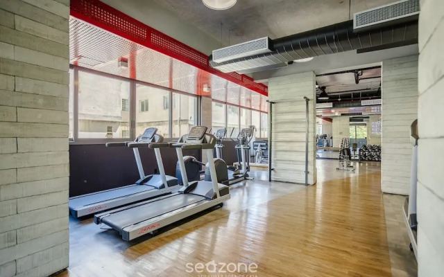 Studio w/ pool near subway FRE2112