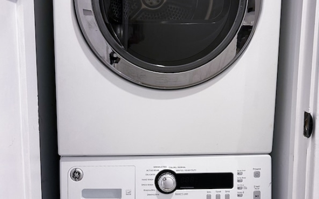 New Spacious 2BR Apt Thornhill