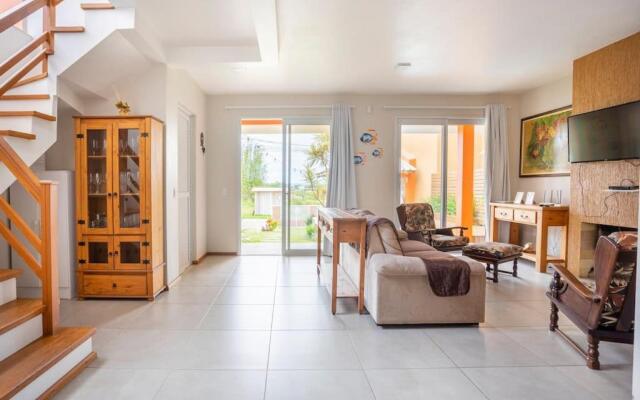 Casa com piscina e ar condicionado em Garopaba