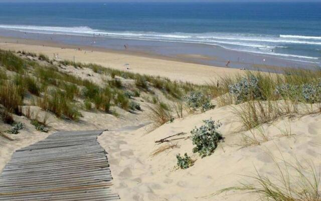 Paisible maison entre plages, lacs et bassin