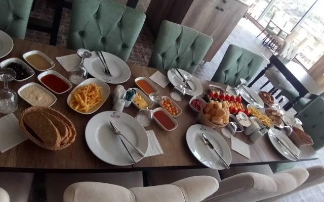Kanyonvadi Hotel