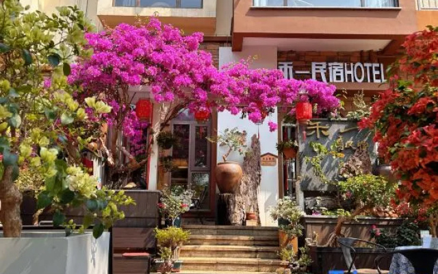 Mangshi Heyi Homestay (Dai Ethnic Ancient Town Golden Pagoda) – Outside – Dehong