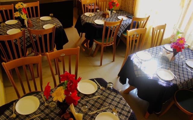 OYO 4205 Hotel Anuj Regency