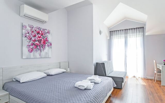 Newly Built Modern Apartment With Private Terrace and sea View