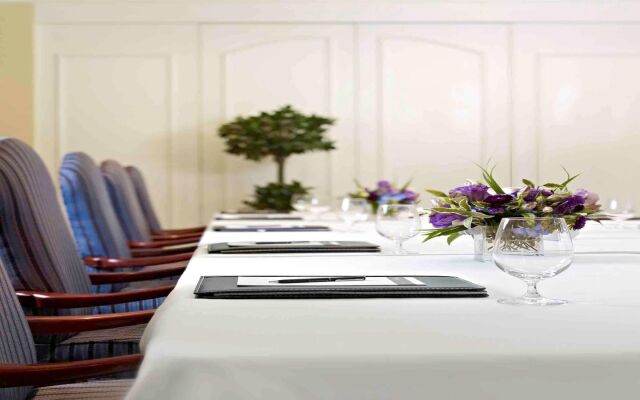 Fairmont Hotel Macdonald