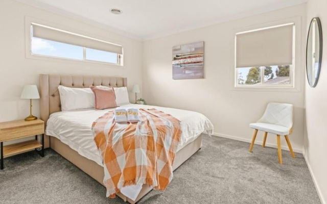 StayAU Modern Sanctuary Mins Ct&Airport – Guest Rooms – Melbourne
